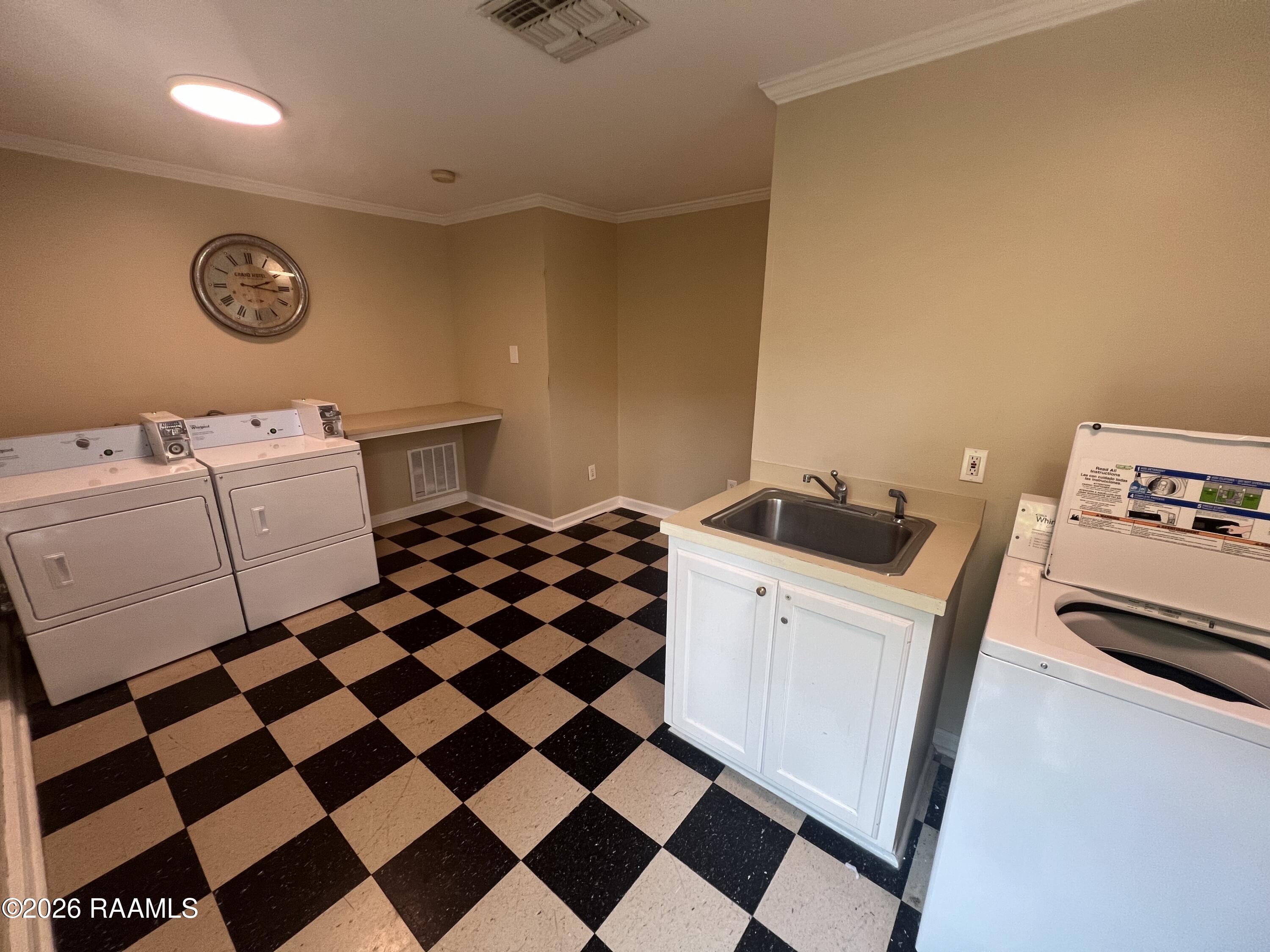 213 Bendel Road, Unit 111 Lafayette, LA 70503 - Photo 21 of 31 Laundry