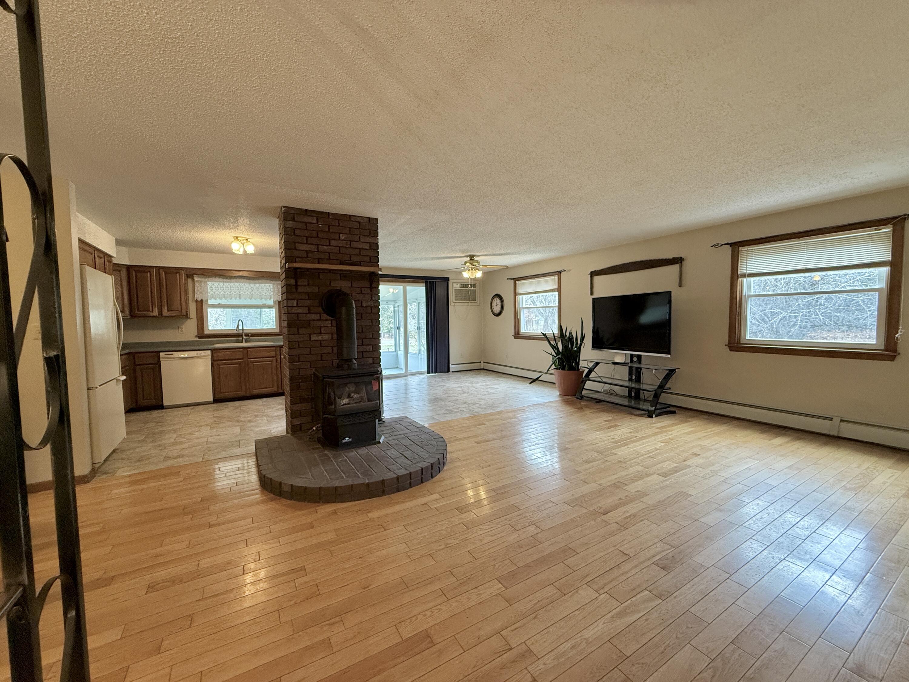 435 Russell Road Skowhegan, ME 04976 - Photo 7 of 32 Living and Dining
