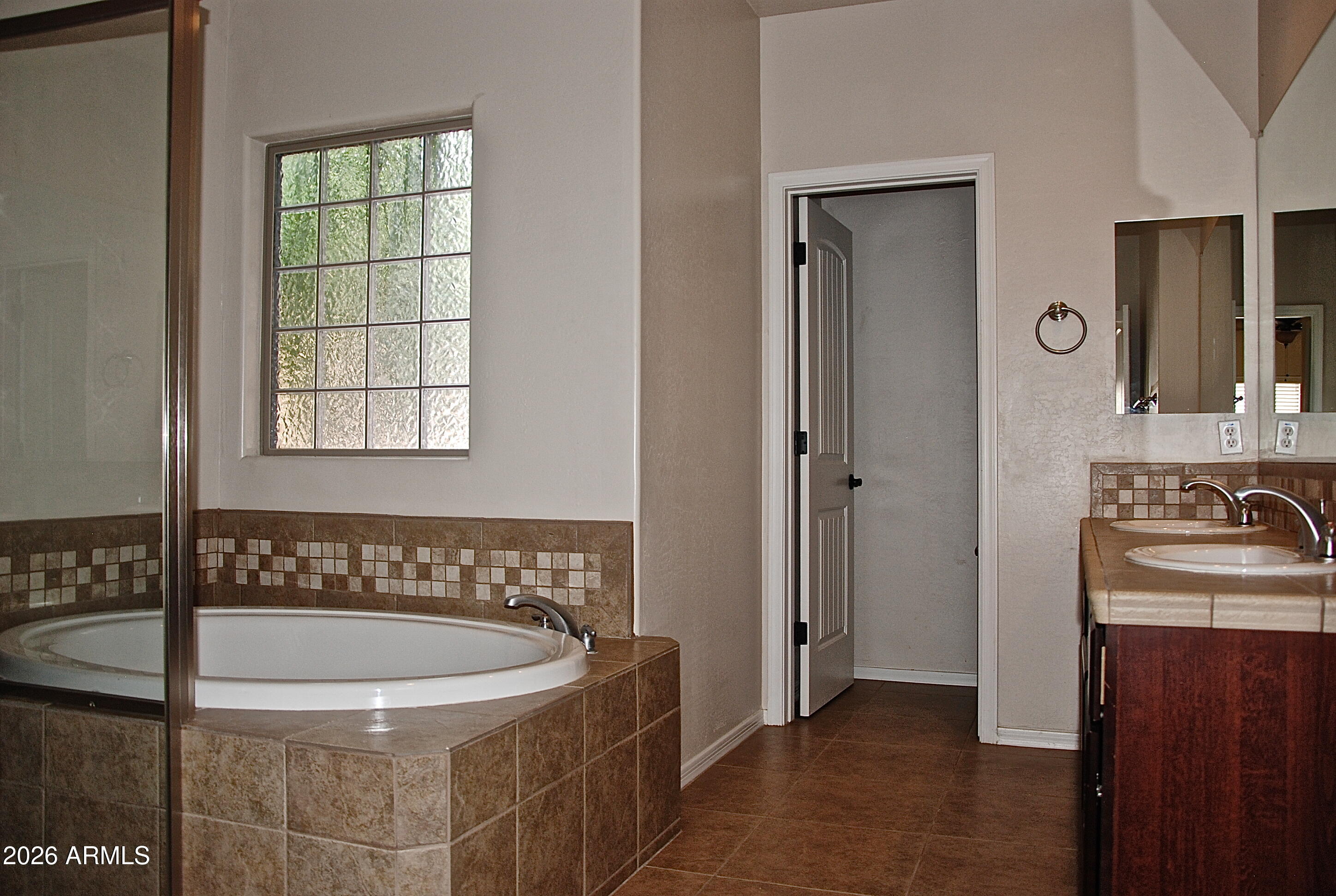 2611 North 48th Street, Unit 4 Phoenix, AZ 85008 - Photo 13 of 23 a bathroom with a sink and a bathtub