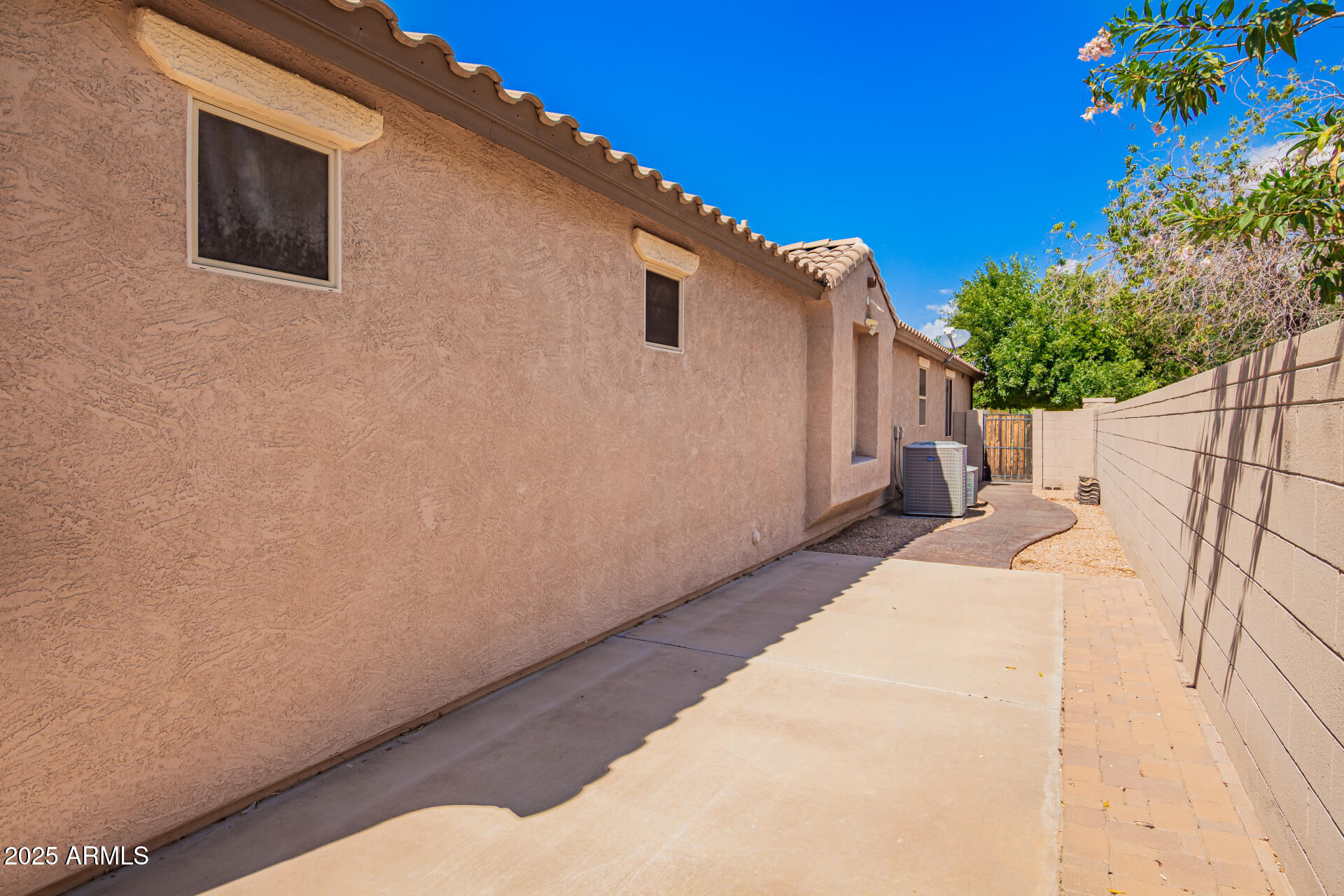19263 East Estrella Road Queen Creek, AZ 85142 - Photo 51 of 53 a backyard of a house