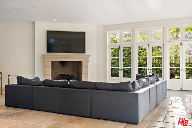 $6,695,000 | 10288 Century Woods Drive, Los Angeles, CA 90067