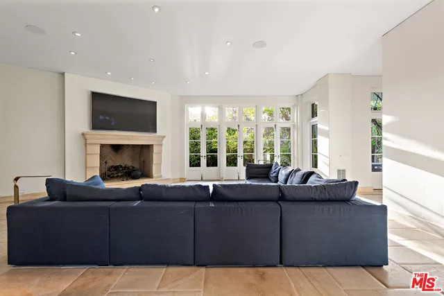 $6,695,000 | 10288 Century Woods Drive, Los Angeles, CA 90067