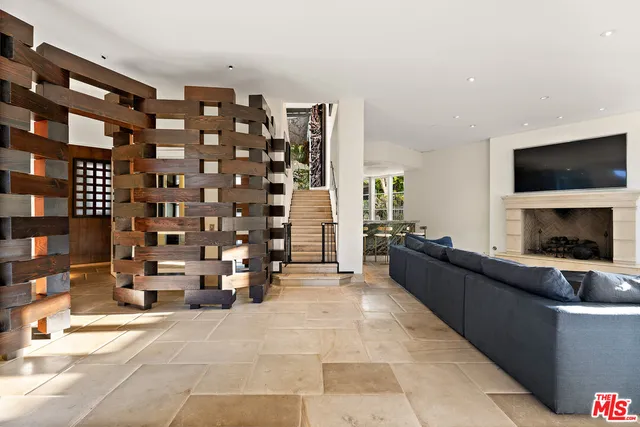 $6,695,000 | 10288 Century Woods Drive, Los Angeles, CA 90067