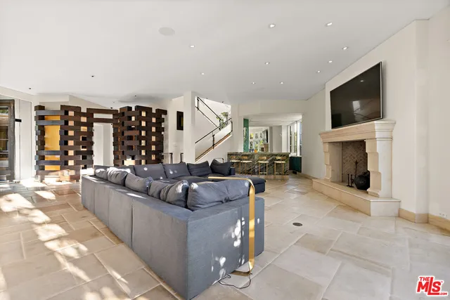 $6,695,000 | 10288 Century Woods Drive, Los Angeles, CA 90067