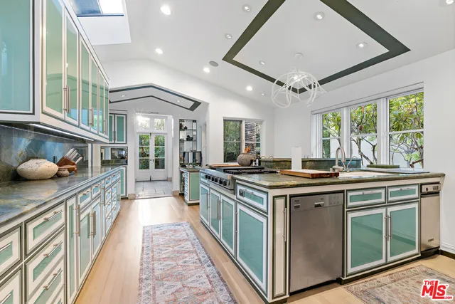 $6,695,000 | 10288 Century Woods Drive, Los Angeles, CA 90067
