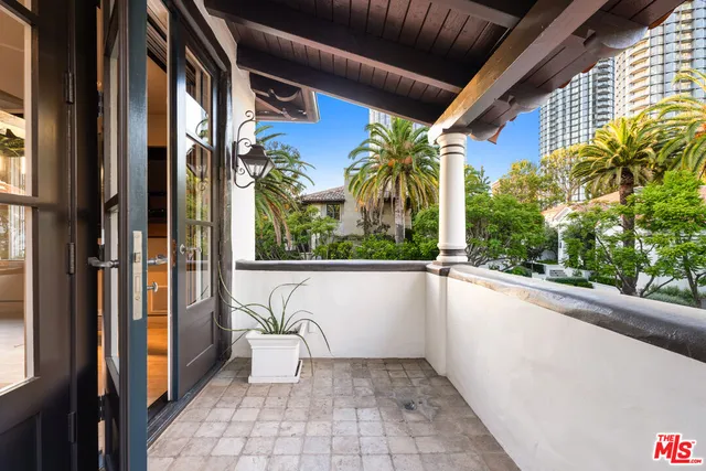 $6,695,000 | 10288 Century Woods Drive, Los Angeles, CA 90067