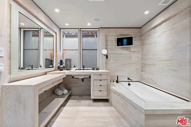 $6,695,000 | 10288 Century Woods Drive, Los Angeles, CA 90067