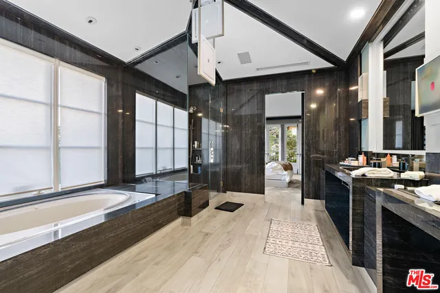 $6,695,000 | 10288 Century Woods Drive, Los Angeles, CA 90067