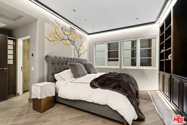 $6,695,000 | 10288 Century Woods Drive, Los Angeles, CA 90067