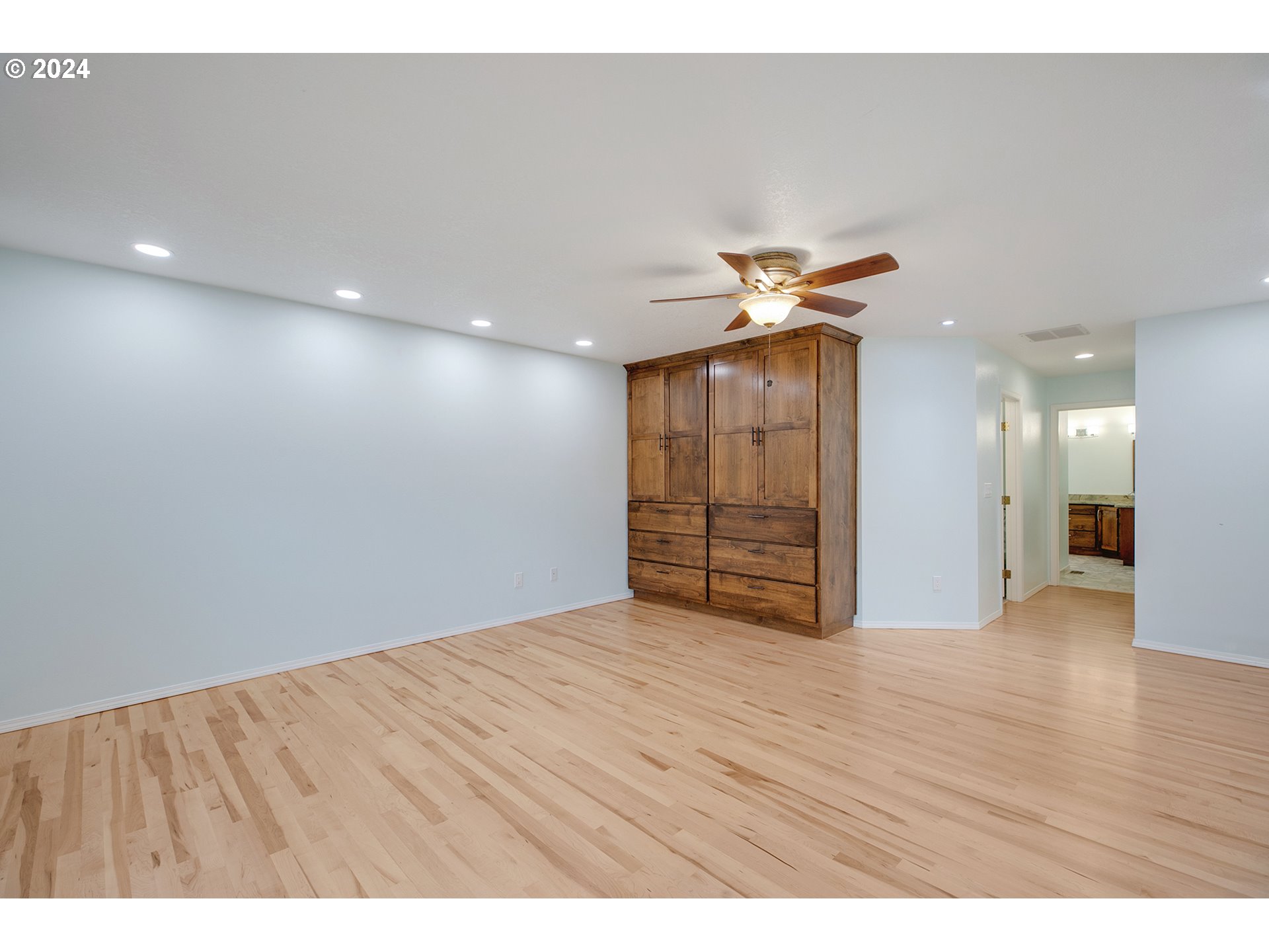 31135 Southwest Country View Loop Wilsonville, OR 97070 - Photo 23 of 48 Bedroom, Owner's Suite