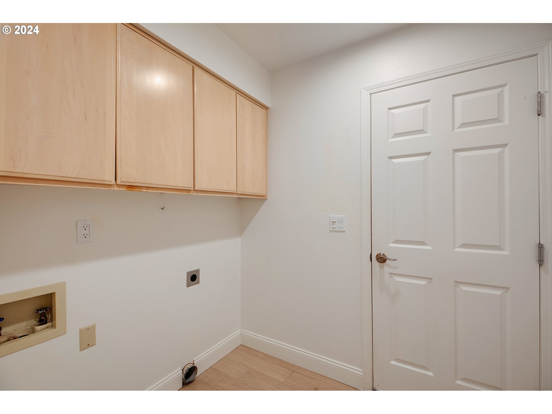 31135 Southwest Country View Loop Wilsonville, OR 97070 - Photo 34 of 48 Utility Room