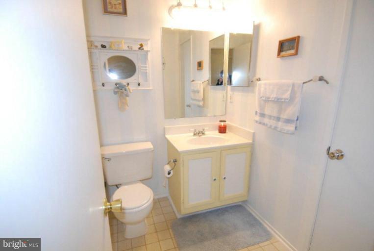 7825 Harrowgate Circle, Unit D Springfield, VA 22152 - Photo 5 of 9 Bath