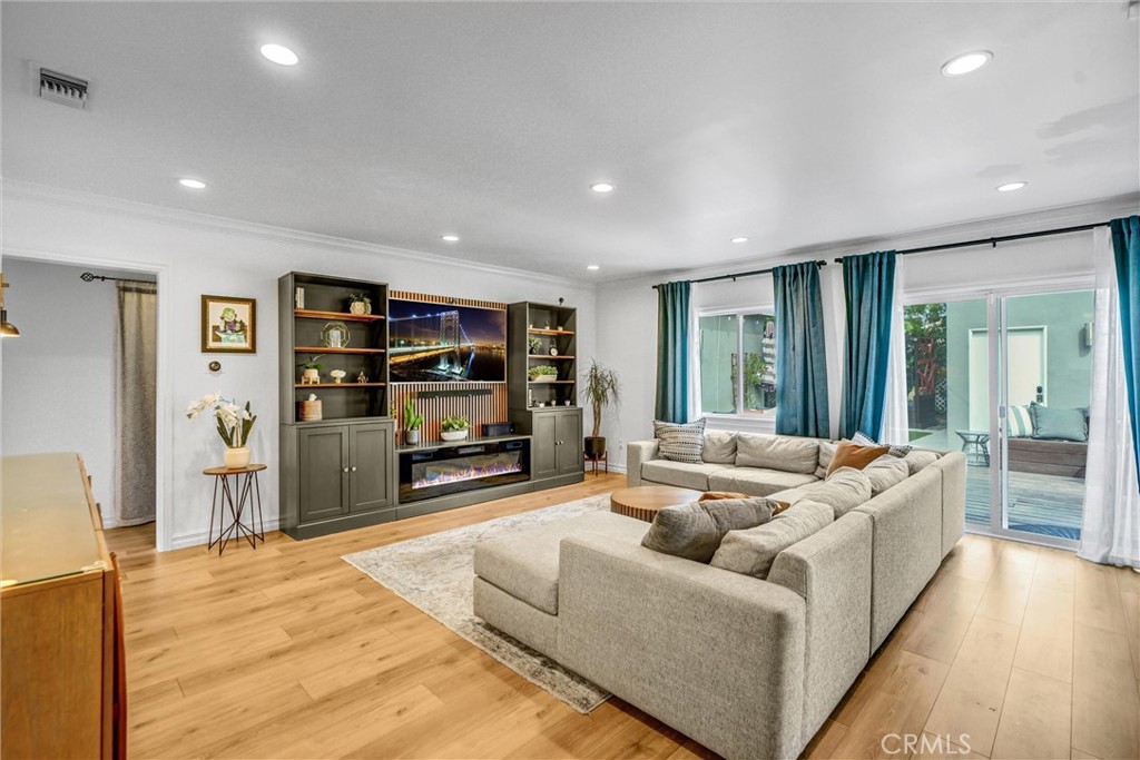 6830 Bothwell Road Reseda, CA 91335 - Photo 3 of 51
