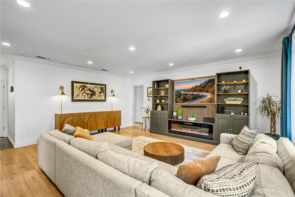 6830 Bothwell Road Reseda, CA 91335 - Photo 5 of 51