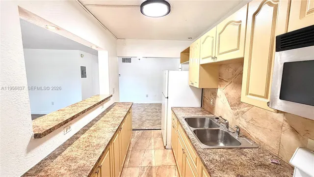 $114,999 | 20311 Northeast 2nd Avenue, Unit 27, Miami, FL 33179