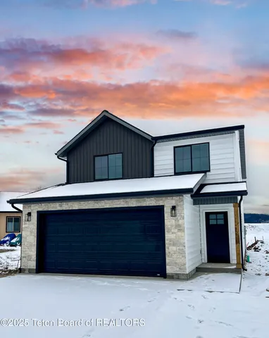 $470,000 | 100 Bear Hollow, Thayne, WY 83127