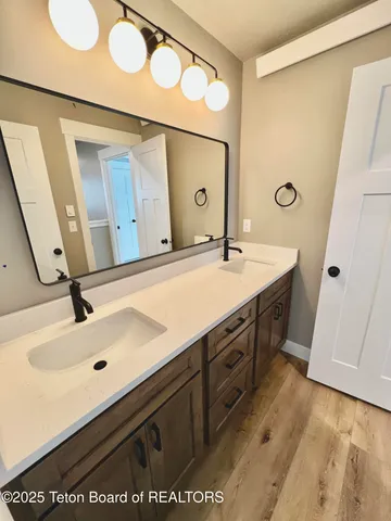 $470,000 | 100 Bear Hollow, Thayne, WY 83127