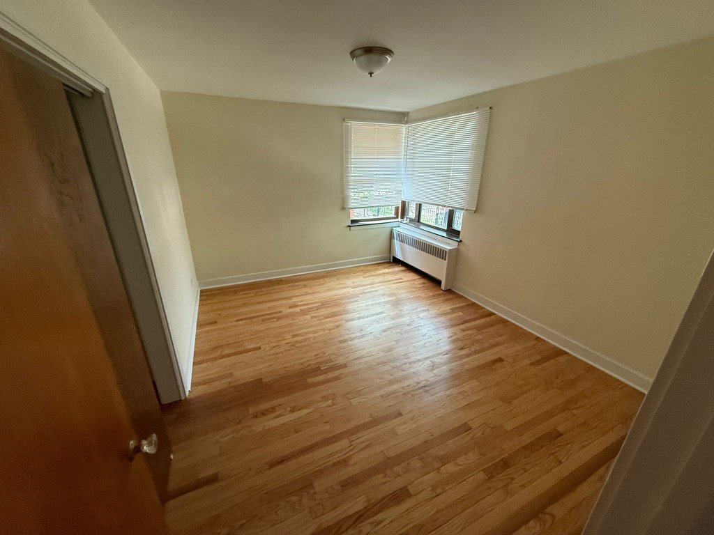 7375 North Winchester Avenue, Unit 1W Chicago, IL 60626 - Photo 6 of 8 wooden floor in an empty room