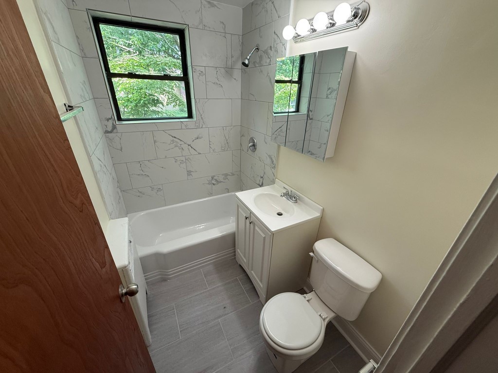 7375 North Winchester Avenue, Unit 1W Chicago, IL 60626 - Photo 7 of 8 a white toilet sitting next to a bath tub