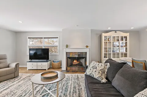 915 Willow Lane, Sleepy Hollow, IL 60118