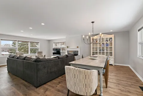 915 Willow Lane, Sleepy Hollow, IL 60118