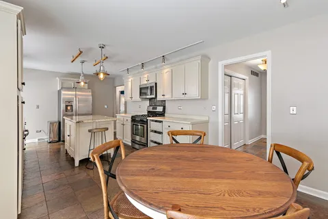 915 Willow Lane, Sleepy Hollow, IL 60118