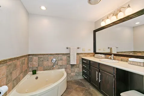 915 Willow Lane, Sleepy Hollow, IL 60118