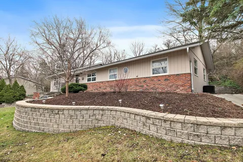 915 Willow Lane, Sleepy Hollow, IL 60118