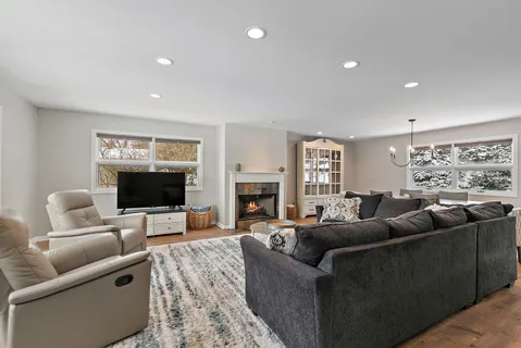 915 Willow Lane, Sleepy Hollow, IL 60118