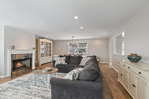 915 Willow Lane, Sleepy Hollow, IL 60118