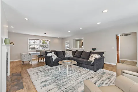 915 Willow Lane, Sleepy Hollow, IL 60118