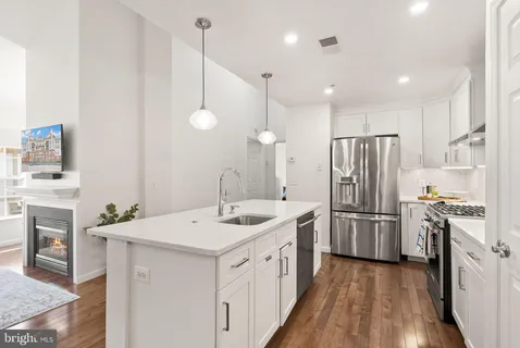 $614,900 | 11575 Cavalier Landing Court, Unit 403, Fairfax, VA 22030