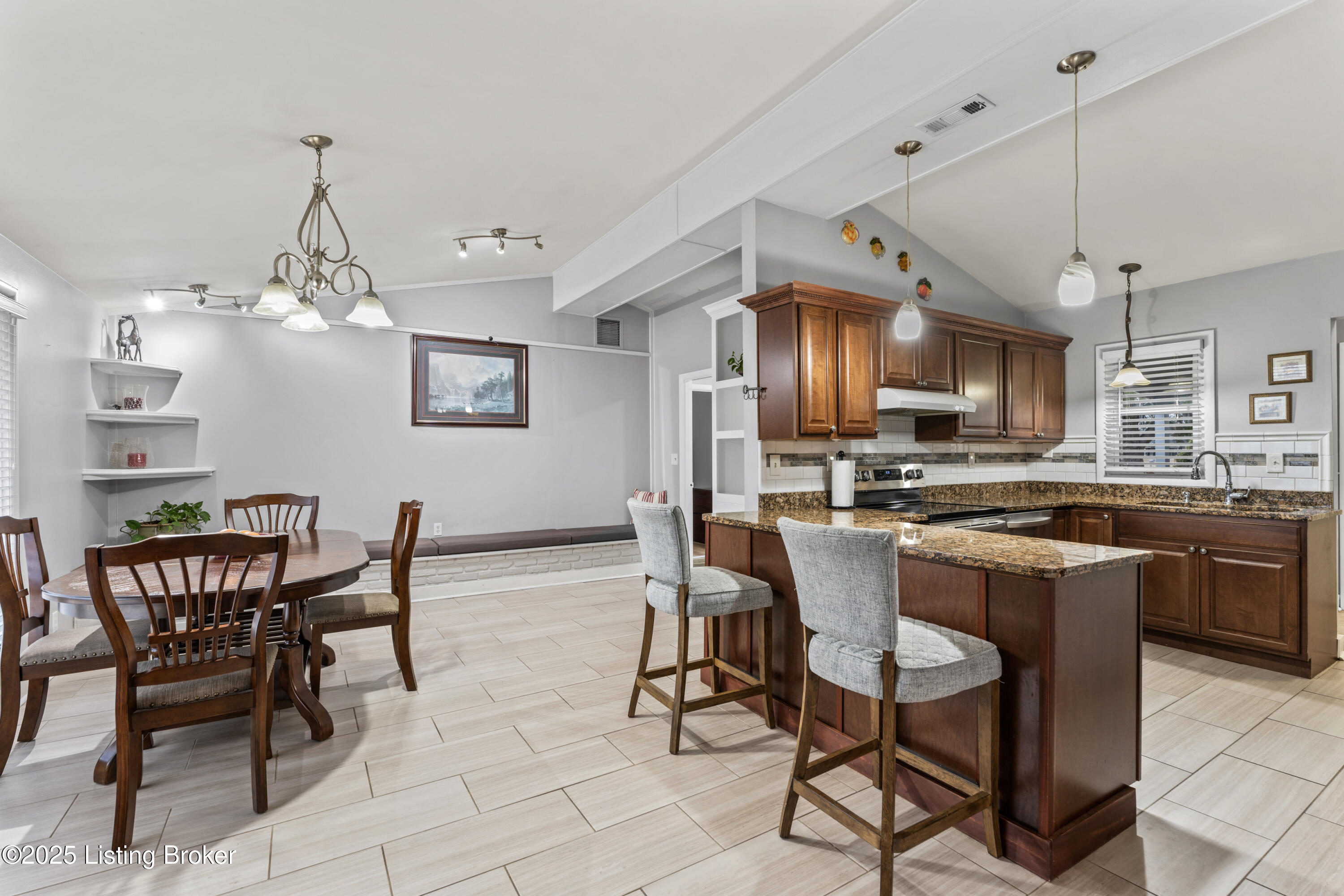 1900 Janlyn Road Louisville, KY 40299 - Photo 24 of 38 photos_high_resolution_DSC00446