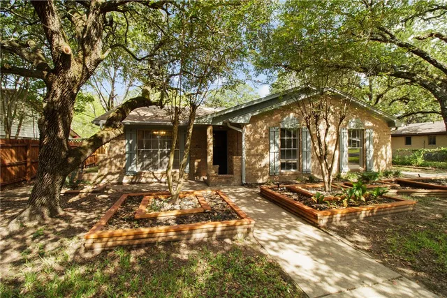 a view of house with yard