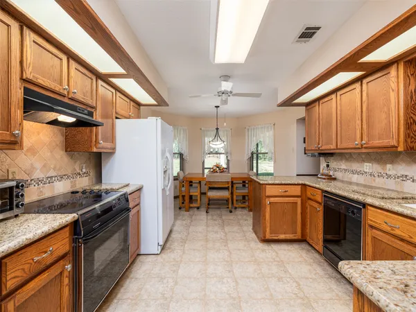 $399,900 | 1704 Yokley Road, Rockdale, TX 76567