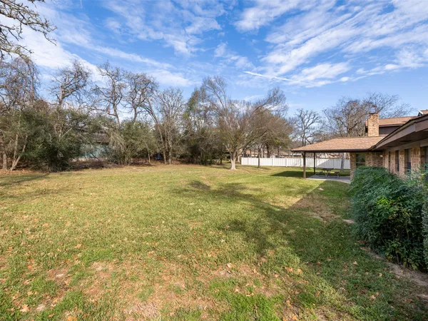$399,900 | 1704 Yokley Road, Rockdale, TX 76567