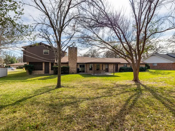 $399,900 | 1704 Yokley Road, Rockdale, TX 76567