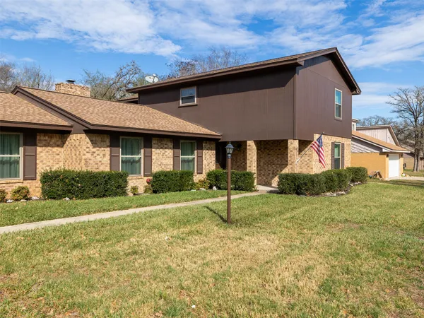 $399,900 | 1704 Yokley Road, Rockdale, TX 76567