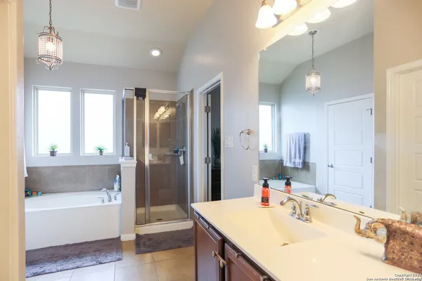 $2,000 | 7046 Zuma Beach, Converse, TX 78109