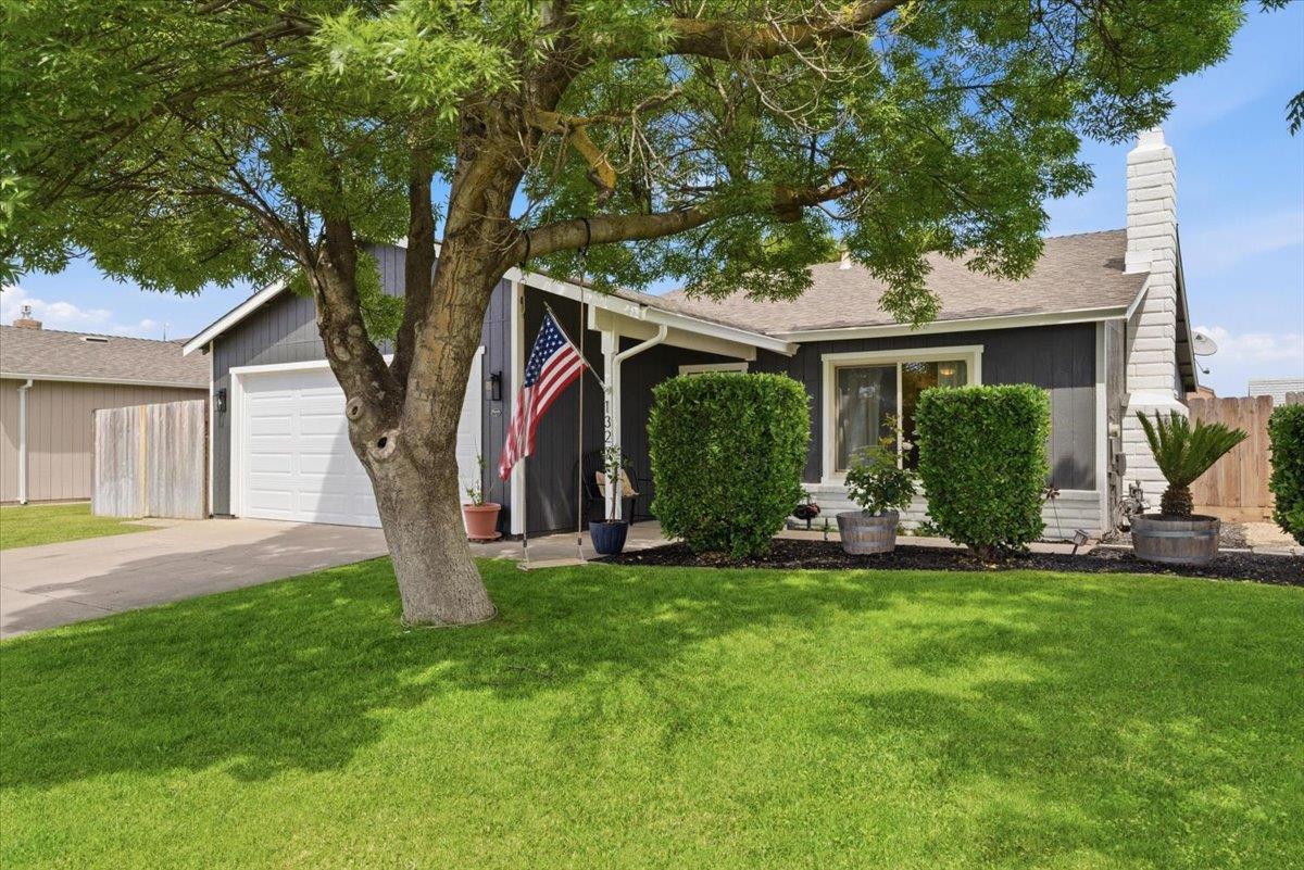 1327 Elena Drive Ripon, CA 95366 - Photo 3 of 26