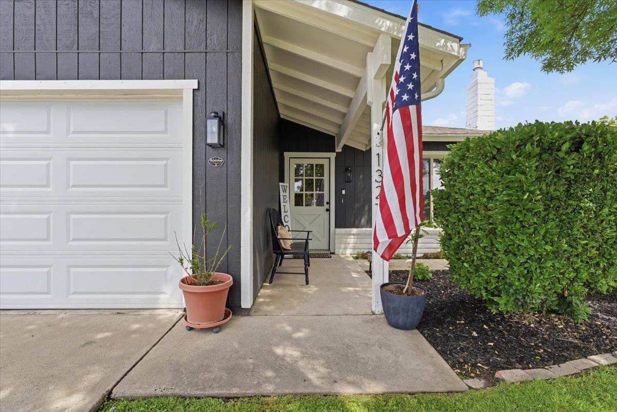 1327 Elena Drive Ripon, CA 95366 - Photo 4 of 26