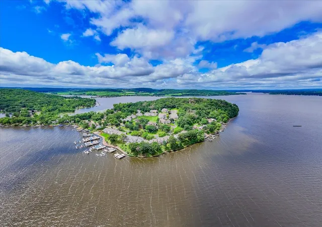 $460,000 | W11558 Island View Court, Lodi, WI 53555