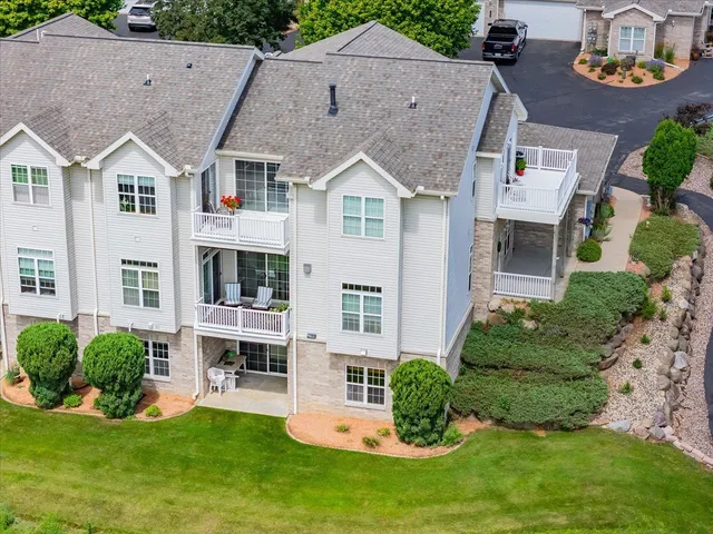 $460,000 | W11558 Island View Court, Lodi, WI 53555