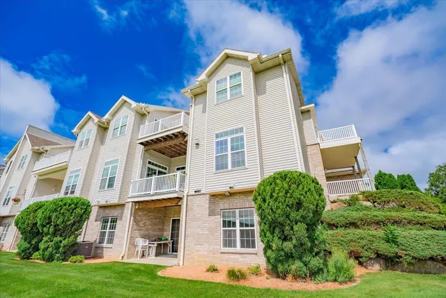 $460,000 | W11558 Island View Court, Lodi, WI 53555