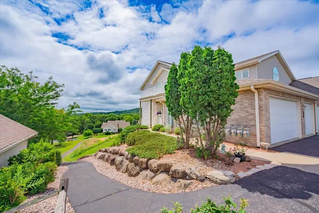 $460,000 | W11558 Island View Court, Lodi, WI 53555