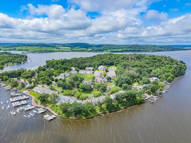 $460,000 | W11558 Island View Court, Lodi, WI 53555