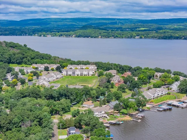 $460,000 | W11558 Island View Court, Lodi, WI 53555