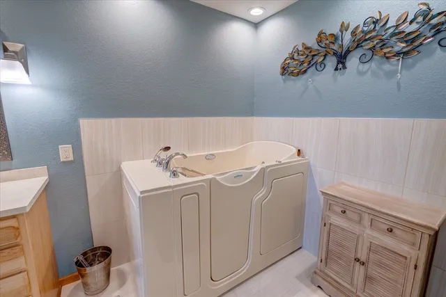 $460,000 | W11558 Island View Court, Lodi, WI 53555