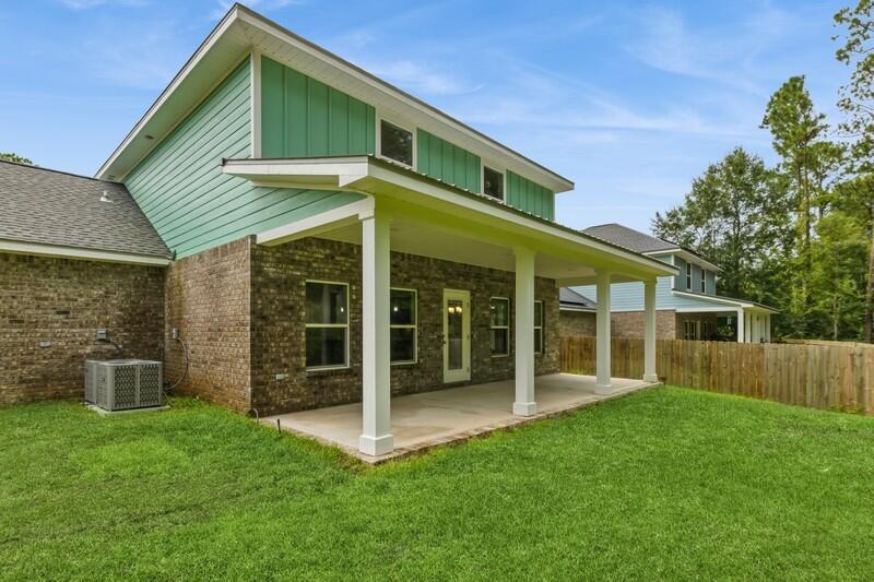 4516 Hermosa Road Crestview, FL 32539 - Photo 35 of 35 front view of a house with a yard