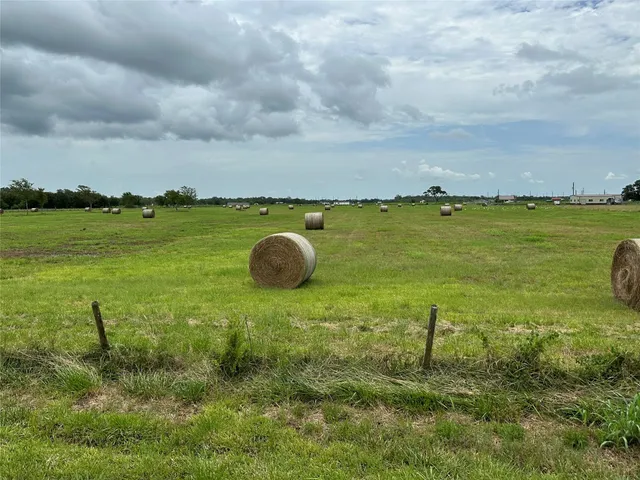 a view of a lake with houses in outdoor space